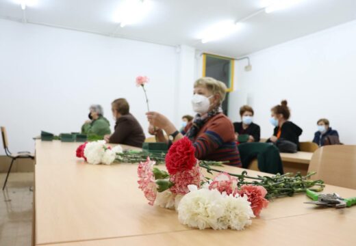 Malpica inicia os obradoiros de memoria e arranxos florais destinados a persoas maiores e con diversidade funcional